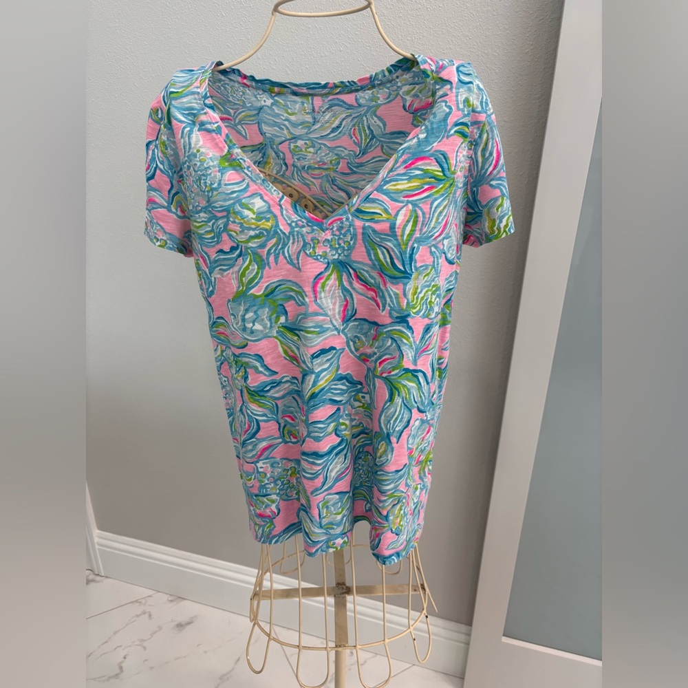 Lilly Pulitzer Etta V-Neck T-Shirt Pelican Pink Size Small